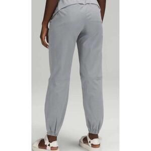Lululemon Essential Affinity Mid Rise Jogger Womens 10